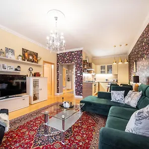 La Fleur Apartment